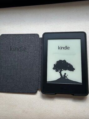 Amazon Kindle Paperwhite 3 (7th Generation) with Black Case and Charger